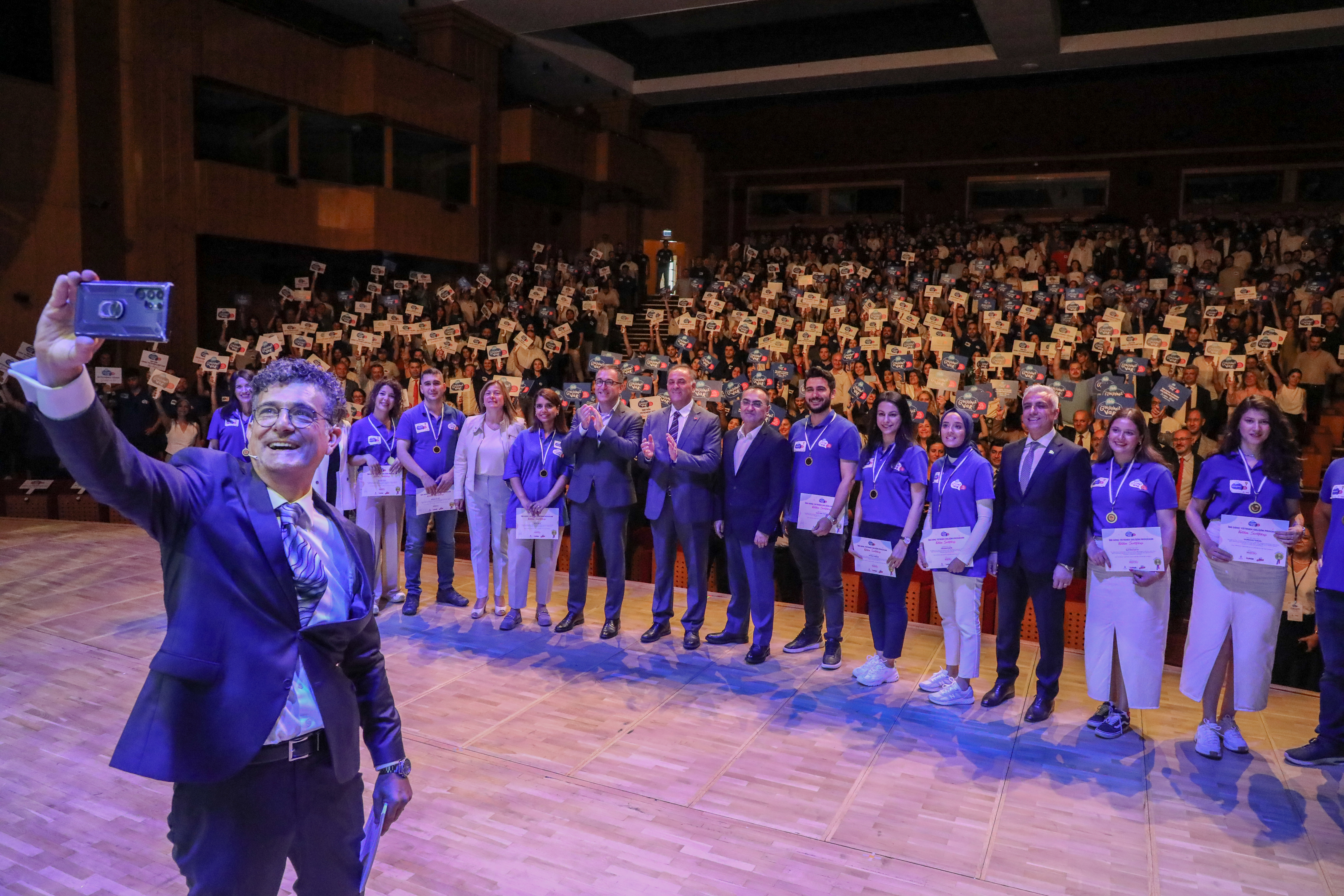 TÜRKİYE'NİN EN BÜYÜK KURUMSAL AKADEMİLERİNDEN İBB AKADEMİ’NİN DÜZENLEDİĞİ "GENÇ YETENEK GELİŞİM PROGRAMI" YENİ MEZUNLARINI VERDİ